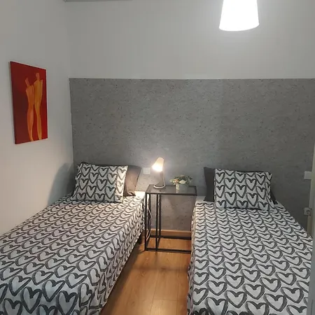 Flat In - Perfect Location 아파트