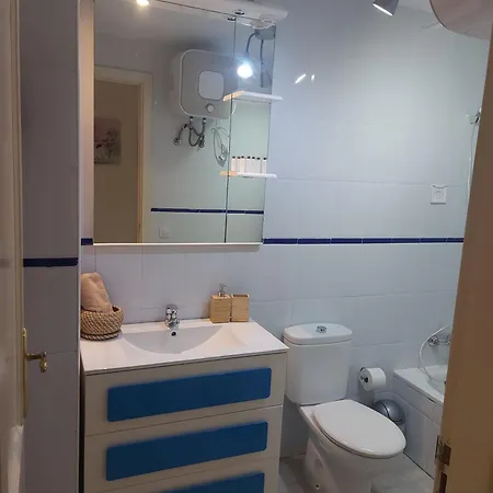 Flat In - Perfect Location 아파트