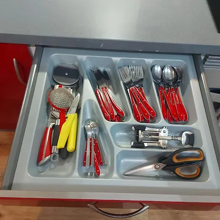 Flat In - Perfect Location 아파트