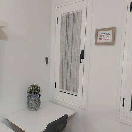 Flat In - Perfect Location 아파트